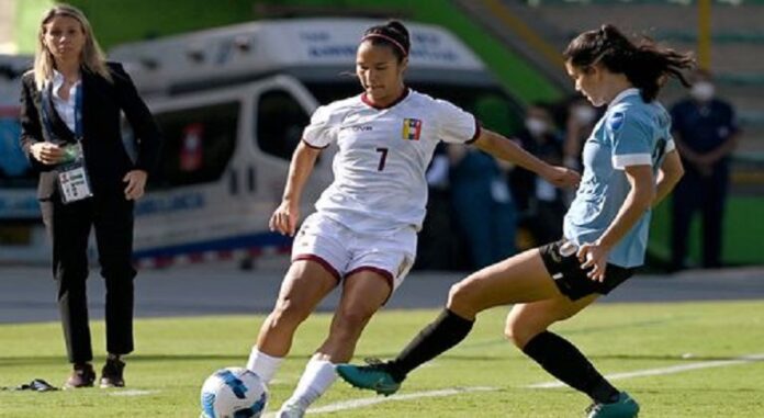 Vinotinto femenina