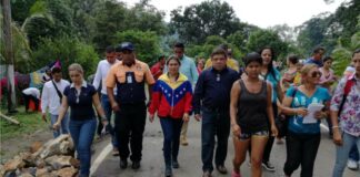 Visita del gobierno para atender a afectados por las lluvias en Anzoategui