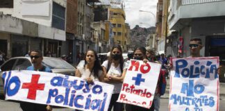 Protesta por los cinco jóvenes detenidos en La Vega