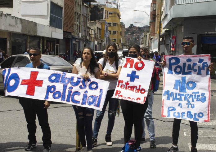 Protesta por los cinco jóvenes detenidos en La Vega