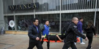 Indígenas y policía en Colombia se enfrentan