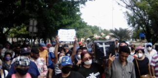 Trabajadores de Anzoátegui exigieron mejoras laborales con una "marcha fúnebre"