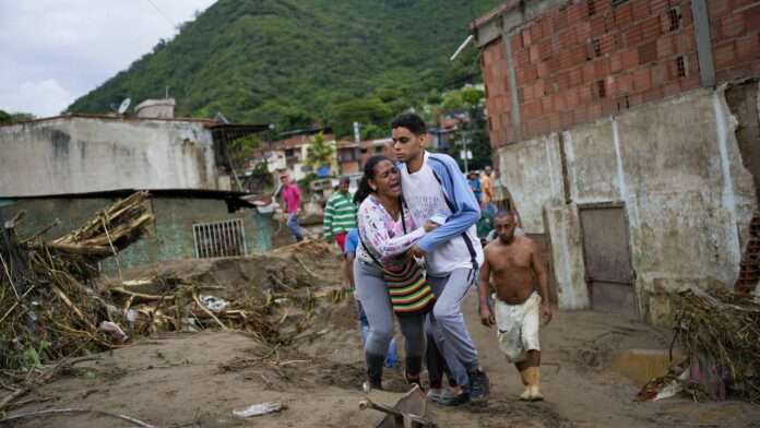 Familia afectada en Las Tejerías.