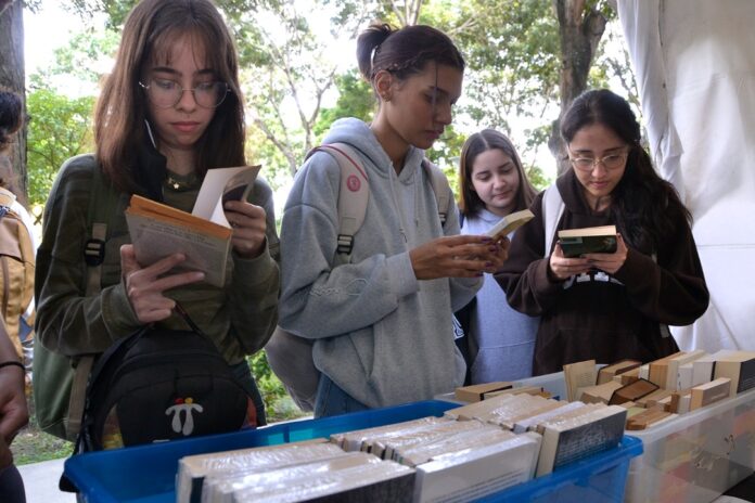 Feria del Libro, UCAB