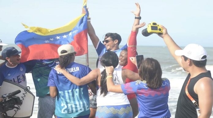 Rosmarky Álvarez ganó oro en surf en los primeros Juegos Centroamericanos y del Caribe de Mar y Playa