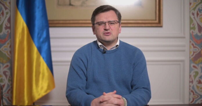 Dmytro Kuleba anunció que Ucrania prepara nuevas sanciones contra Rusia