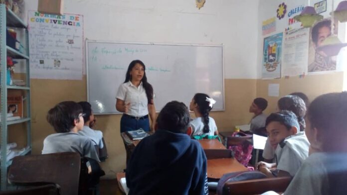 Estudiantes en clase - ley de participación estudiantil