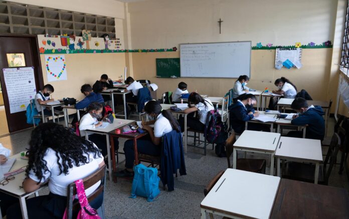 Falta de personal en las escuelas de Venezuela - AVEC