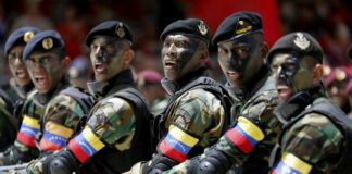 Militares desfilan en Venezuela