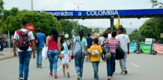 migrantes venezolanos van hacia Colombia