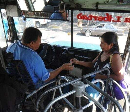 Aumento del pasaje del transporte público queda pospuesto tras el doble terremoto precio del pasaje - sector transporte