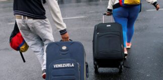 Migrantes venezolanos en México - maletas