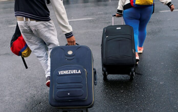 Migrantes venezolanos en México - maletas