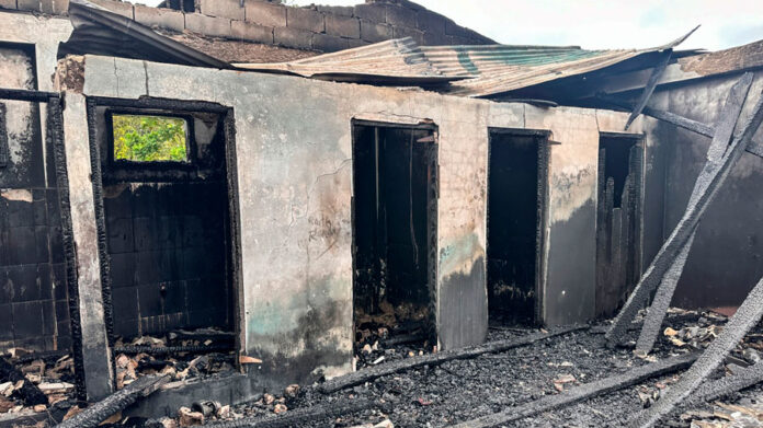 incendio en la escuela de Guyana