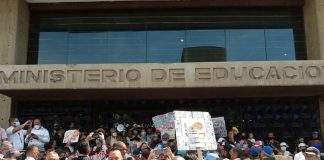 El 60 % de los docentes caraqueños no saben si regresarán