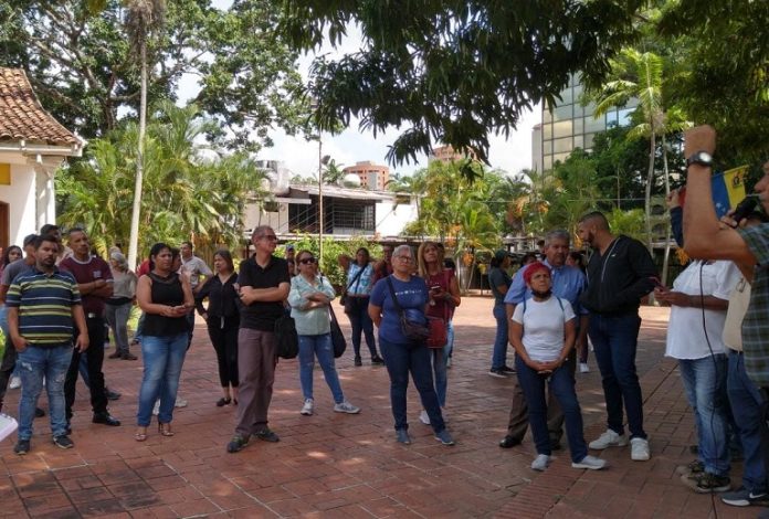 Protesta trabajadores de la Universidad de Carabobo