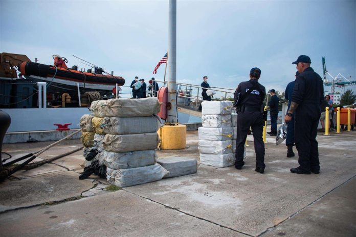 guardia costera de estados unidos incauta kilos de cocaina - dos venezolanos detenidos - imagen referencial