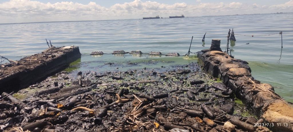 Contaminación en el Lago de Maracaibo, por derrame petrólero en las adyacencias de la refinería de Bajo Grande