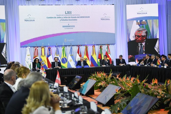 Mercosur Paraguay y Uruguay se pronuncian sobre la inhabilitación de Machado