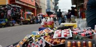 Cicpc advierte sobre compra de medicinas en establecimientos no autorizados Venta de medicinas en la calle - medicamentos
