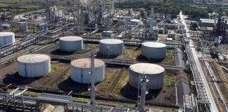 Venezuela lejos de producir la gasolina que requiere su parque automotor