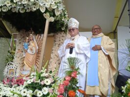 El Arzobispo de Arquidiócesis de Calabozo, Manuel Felipe Díaz en compañía de Monseñor Raul Ascanio durante la coronación/ Foto: Xiomara López