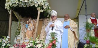 El Arzobispo de Arquidiócesis de Calabozo, Manuel Felipe Díaz en compañía de Monseñor Raul Ascanio durante la coronación/ Foto: Xiomara López