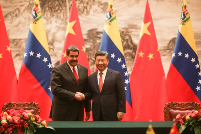 Maduro firma acuerdos con China