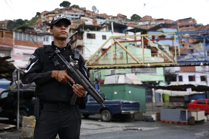 Policías - funcionarios de la fuerzas armadas