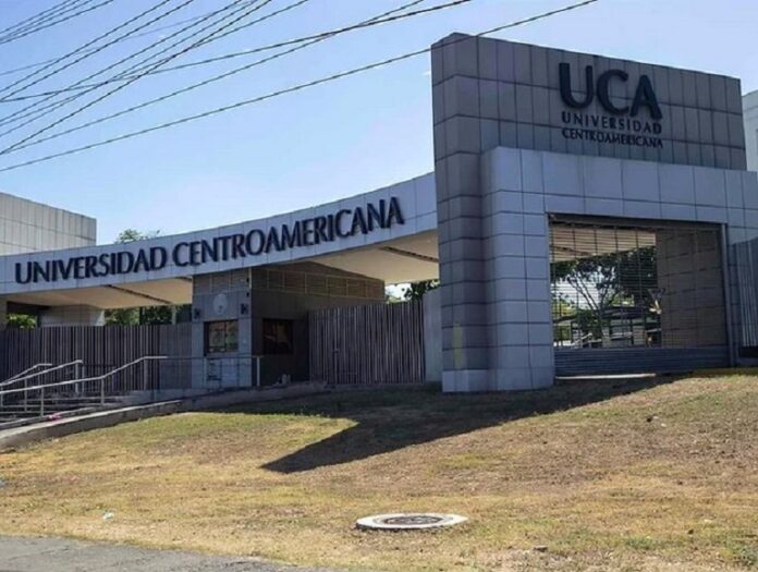 Extrabajadores de la UCA reclaman sus salarios