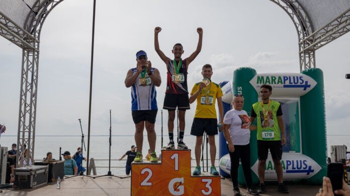 Ganadores al llegar a la meta de los 10K de la Media Maratón Ciudad de Maracaibo. Foto: Alcaldía de Maracaibo.