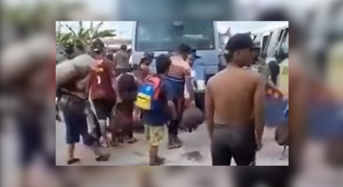 Capture del video difundido en redes de presuntos venezolanos en Guyana detenidos