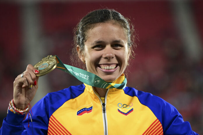 ATHLETICS-PANAM-2023-SANTIAGO-PODIUM Joselyn Brea