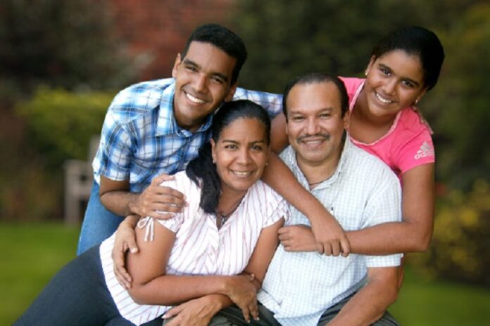 Abrazo en familia 2023