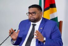 El presidente de Guyana, Irfaan Ali,