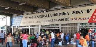 Trabajadores informales del mercado La Hormiga denuncian desalojo