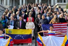 venezolanos en la Casa Blanco en el Día de Venezuela