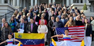 venezolanos en la Casa Blanco en el Día de Venezuela