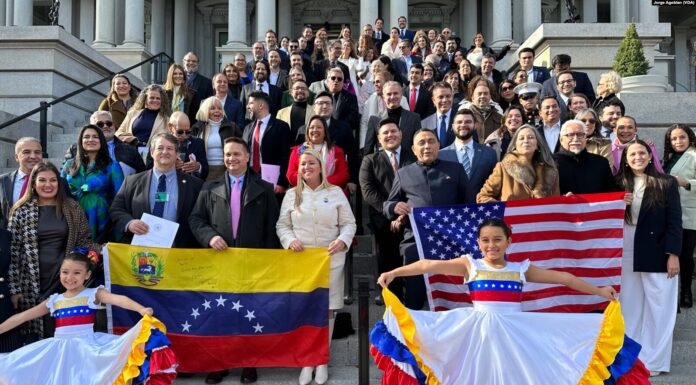 venezolanos en la Casa Blanco en el Día de Venezuela