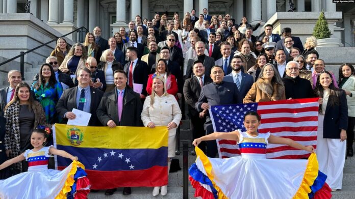 venezolanos en la Casa Blanco en el Día de Venezuela