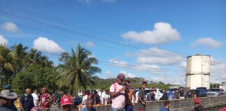 habitantes de Boca de Aroa en el estado Falcón protestaron por la interrupción del servicio eléctrico