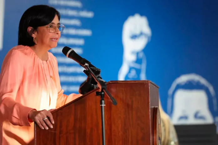 Delcy Rodríguez sobre MCM: “cree gozar del derecho que le dan sus amos del imperio”