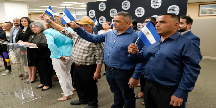 Casi cien ciudadanos de Nicaragua fueron expatriados a inicios del 2023 y un año después emitieron un comunicado.