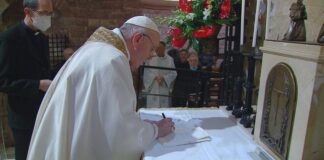 El papa Francisco imploró este 25 de febrero “que se encuentre un poco de humanidad" y "buscar la paz en Ucrania”.