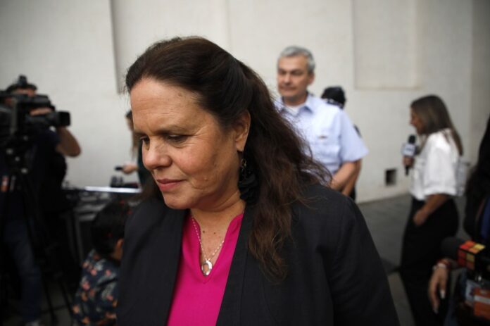Punto de prensa por asalto de Defensa por frustdao en aeropuerto ministra de Defensa de chile