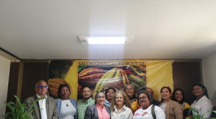 Miembros de la Fundación Ambientalista Alejandro de Humboldt anunciaron el Salón Gran Cacao Bolívar 2024 en Ciudad Bolívar del 16 al 19 de mayo de 2024.