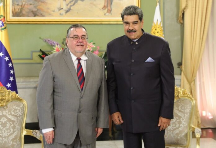 Renunció el embajador de Uruguay