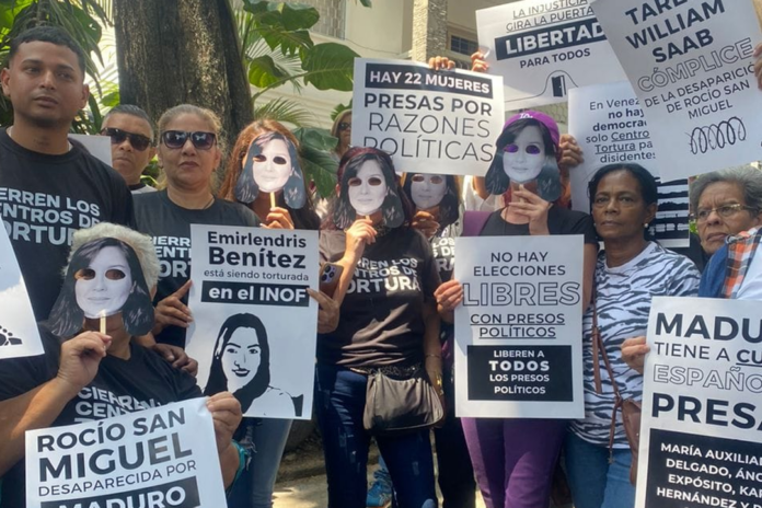 activistas protestaron por Rocío San Miguel