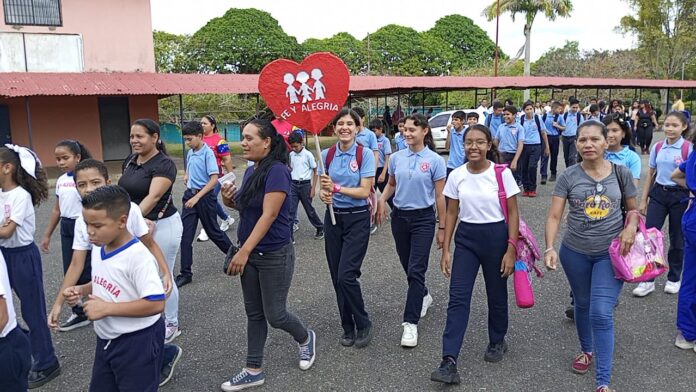 Estudiantes de los centros educativos celebran el 69 aniversario de Fe y Alegría en Maturín