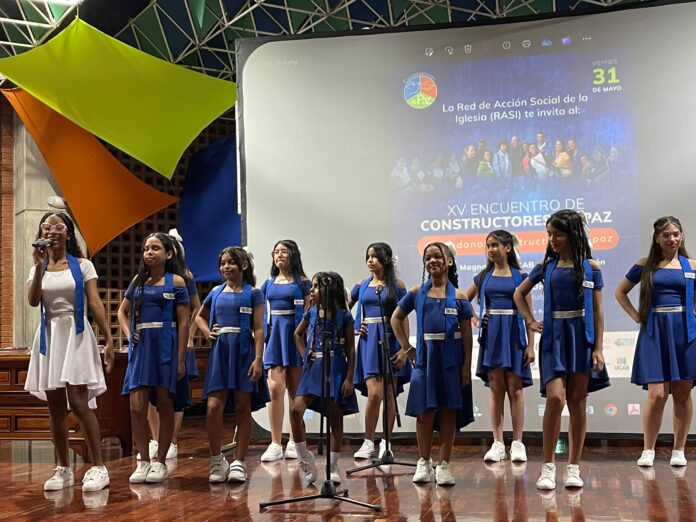 Presentación musical en el XV encuentro de Constructores de Paz